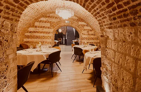 foto di un ristorante professionale che serve